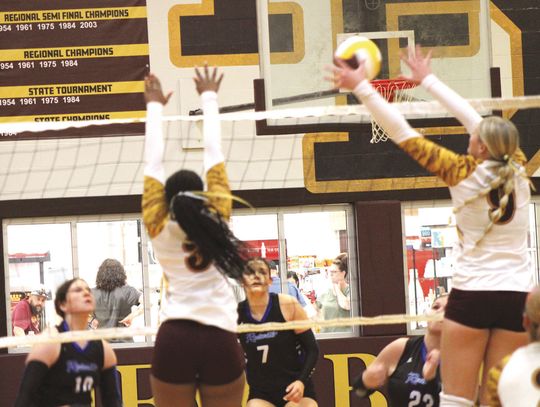 Hooks and Maud lead the way in district