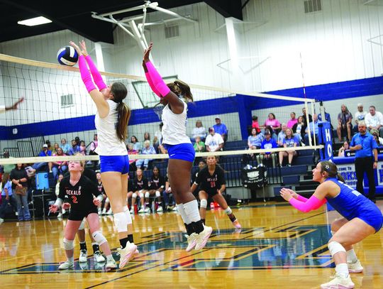 Maud, Avery and Hooks dominate district play