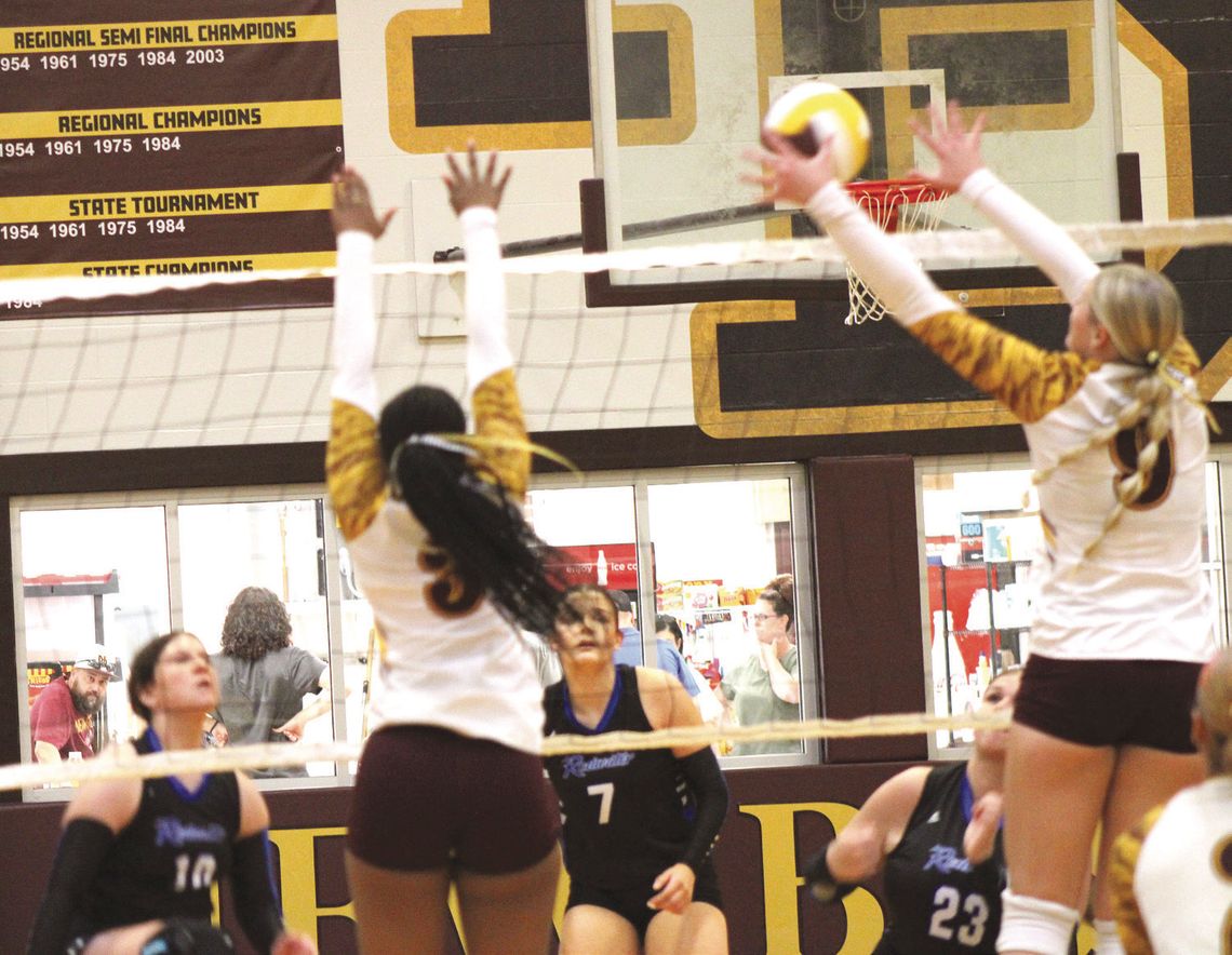 Hooks and Maud lead the way in district Hooks and Maud lead the way in district